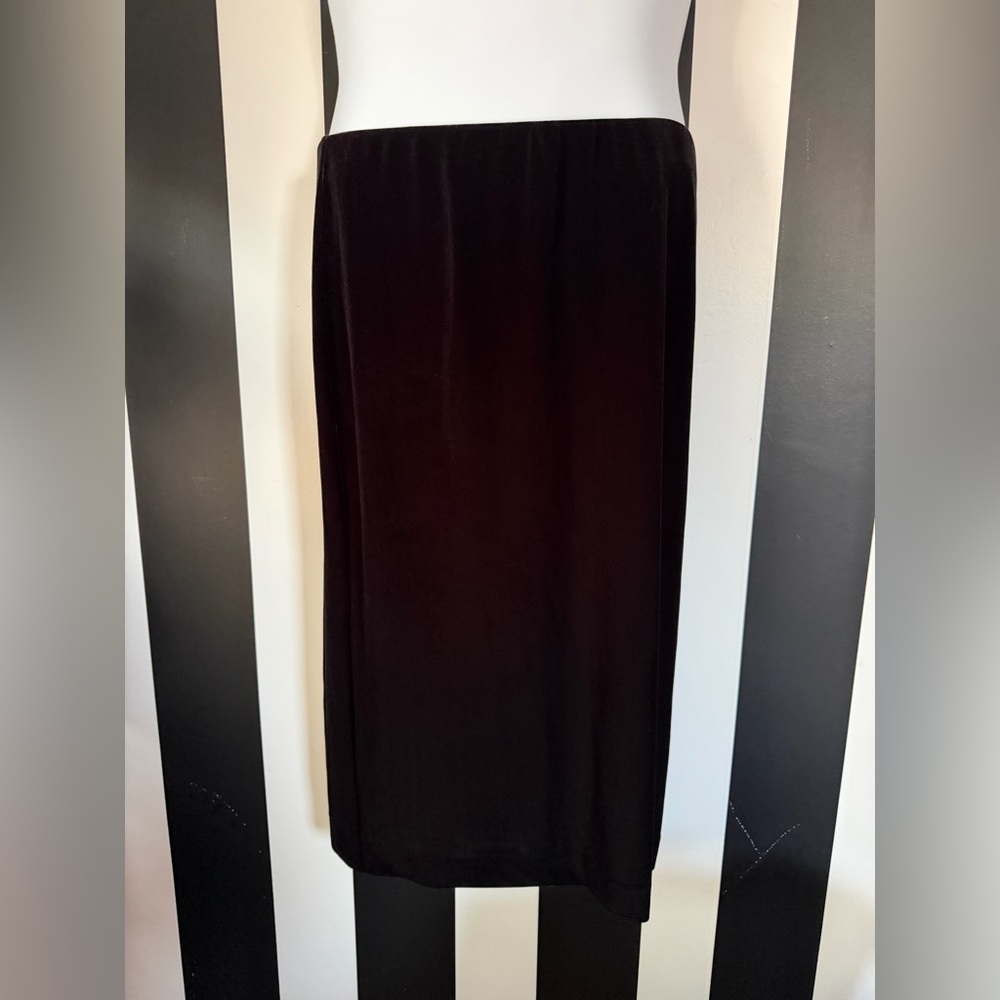 2010’s Made in Canada Le Chateau Black Velvet Pencil Skirt Stretchy; Size 14